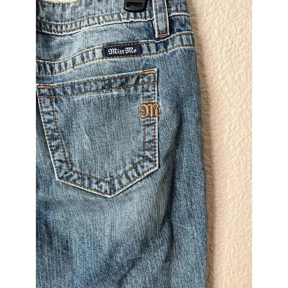 Miss Me Womens Lightwashed Distressed Boyfriend Ankle Denim Jeans Size 26 - Picture 4 of 15